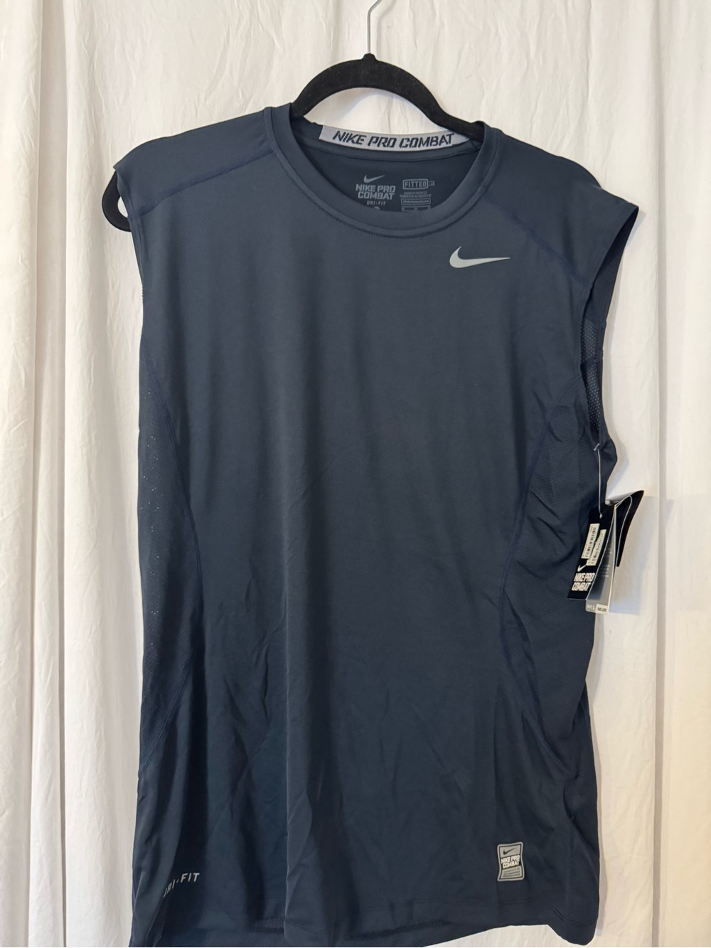 NWT Nike Pro Combat Men's Sleeveless Performance Shirt Navy blue Size Medium
